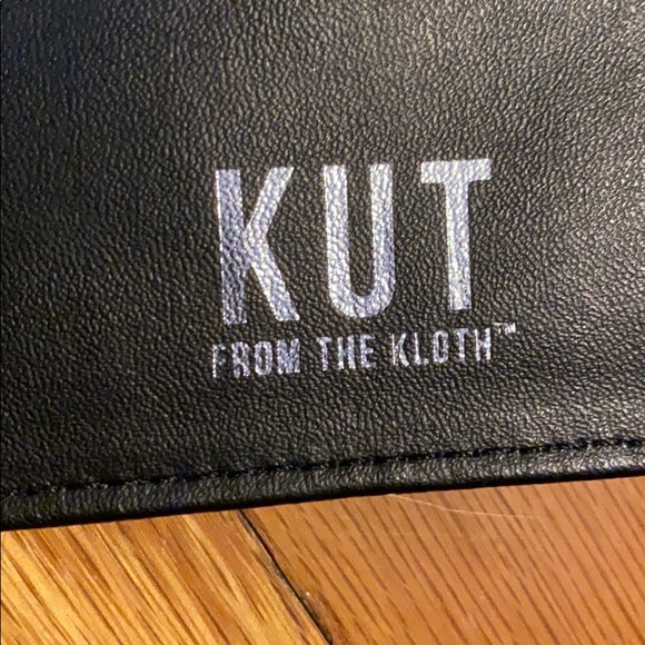 ⚓️ 2/ $50⚓️ Black & White Striped Wallet - Picture 3 of 8